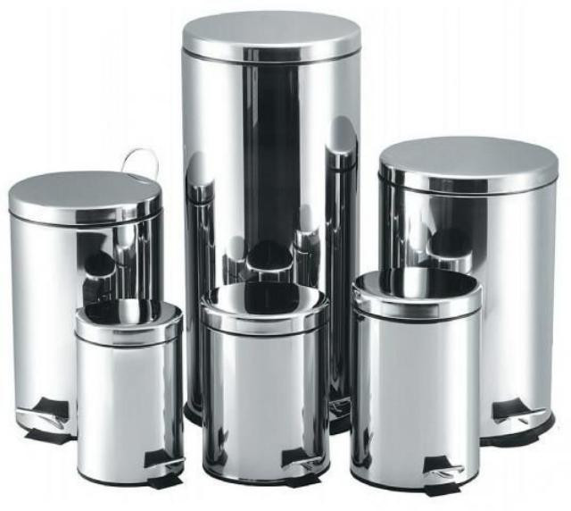 Thùng rác inox sang trọng có nắp lật, phù hợp không gian hiện đại