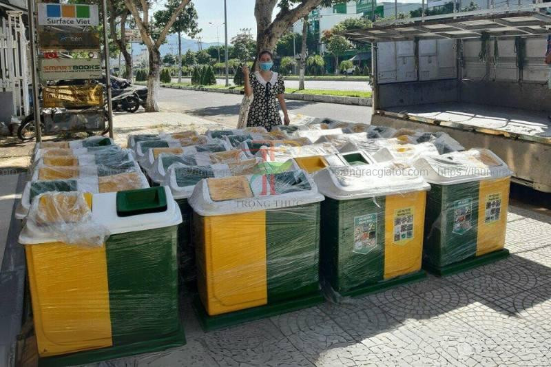 Thùng rác nhựa phân loại 2 ngăn, 3 ngăn thúc đẩy hoạt động tái chế ở Đà Nẵng