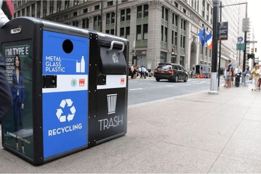 Thùng rác phân loại thông minh với nhiều ngăn riêng biệt, hỗ trợ tái chế