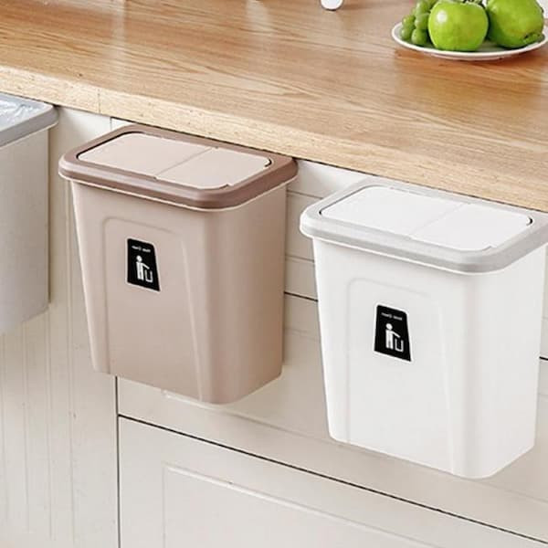 Thùng rác treo cánh tủ bếp bằng nhựa PP cao cấp, bền nhẹ, dễ vệ sinh, tối ưu không gian bếp.
