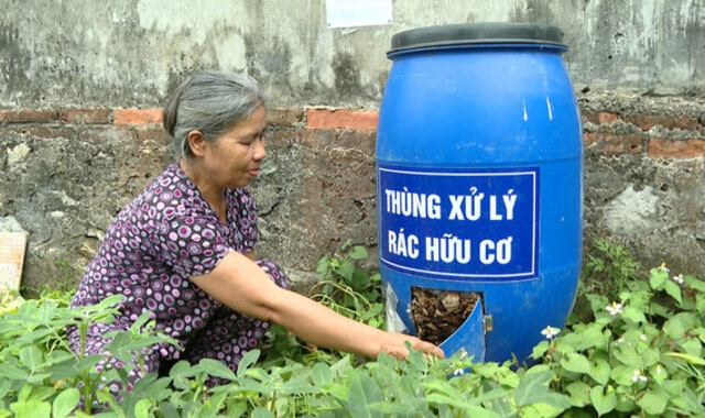Thùng ủ phân hữu cơ là dụng cụ bắt buộc cần chuẩn bị nếu bạn muốn tự ủ rác hữu cơ tại nhà