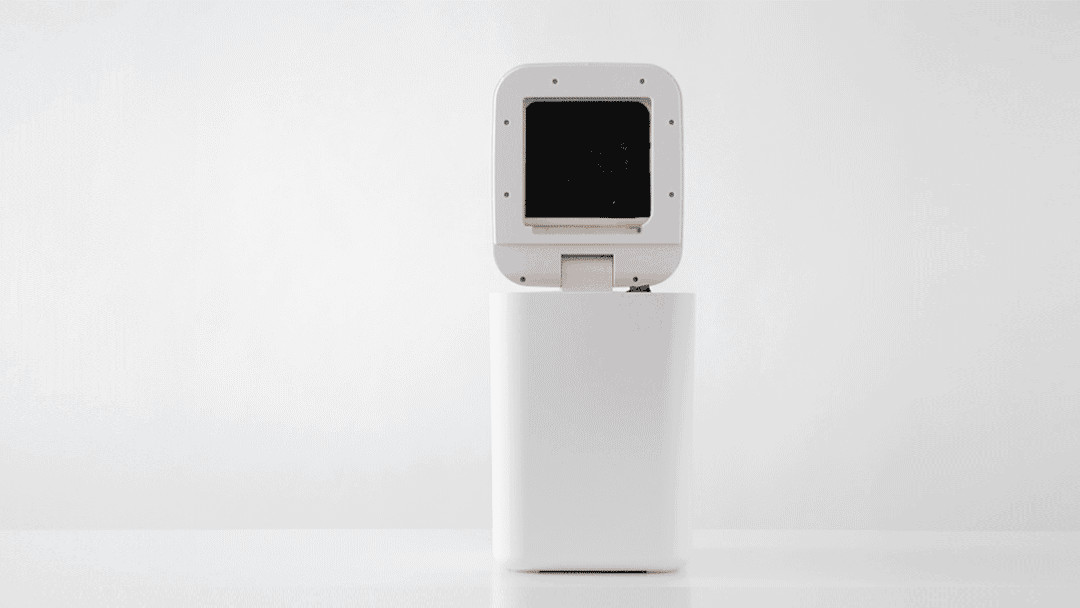 Trải nghiệm vứt rác không chạm tay của người dùng với thùng rác Xiaomi thông minh