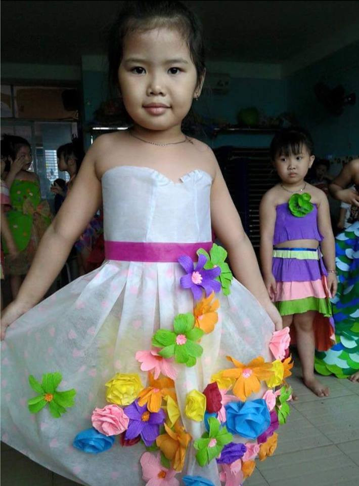 Trang phục công chúa từ giấy và vật liệu tái chế