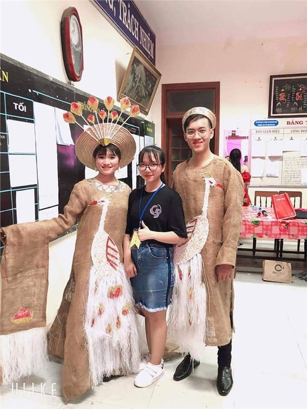 Trang phục hóa trang từ bao tải với chủ đề môi trường