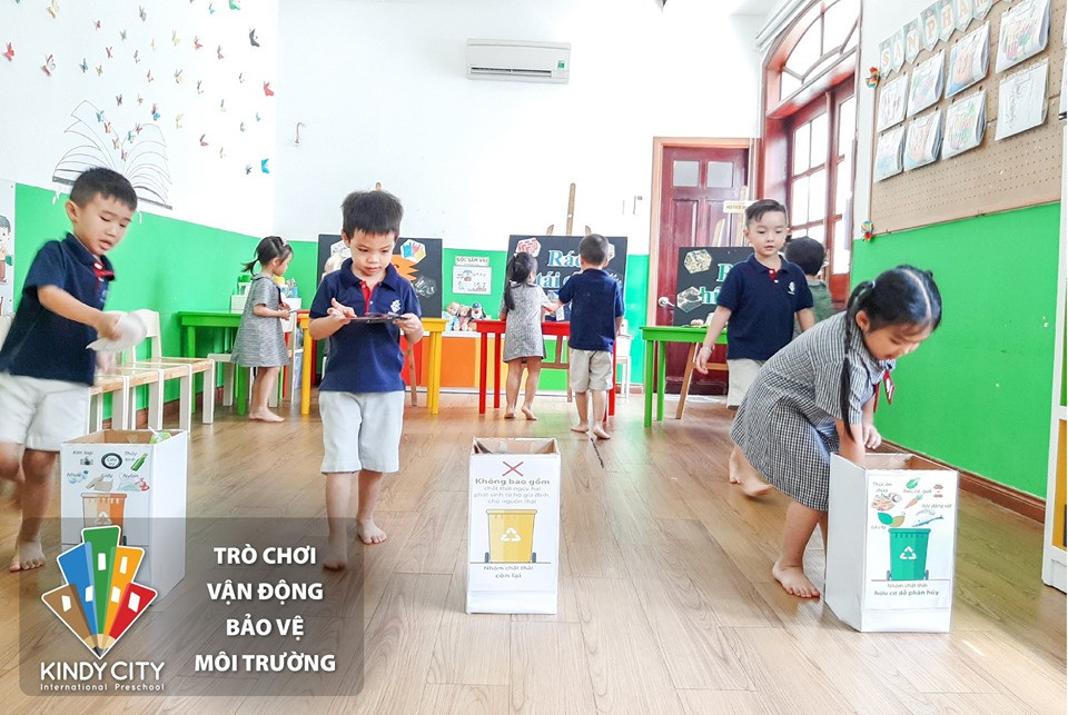Trò chơi vận động phân loại rác cho trẻ mầm non