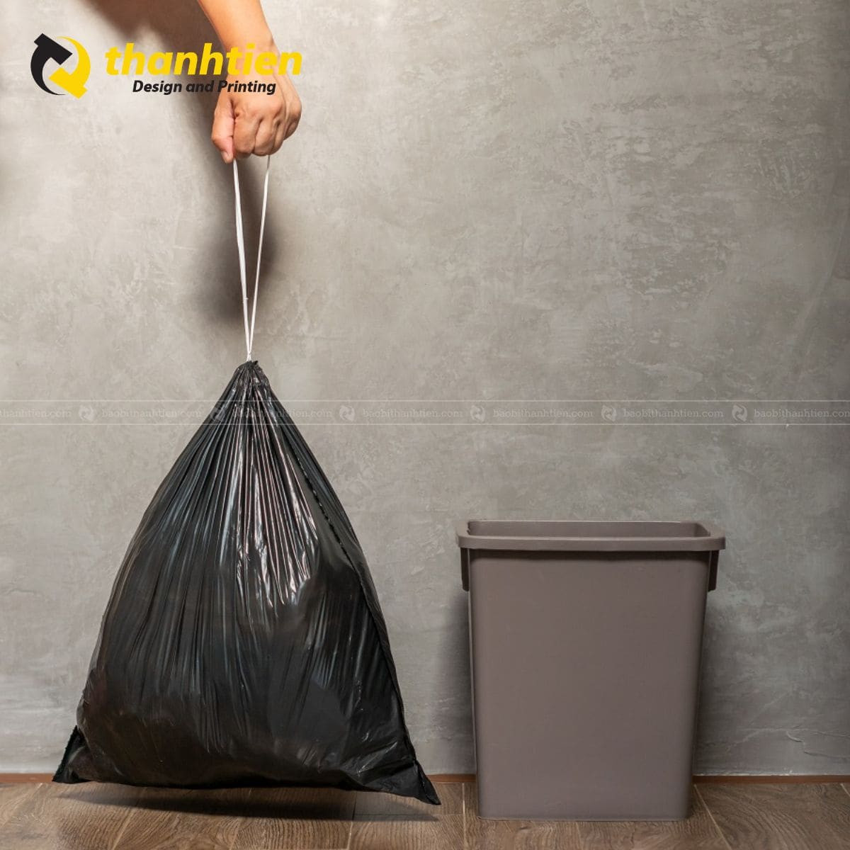 Túi đựng rác có dây rút màu xanh lá cây cho rác hữu cơ