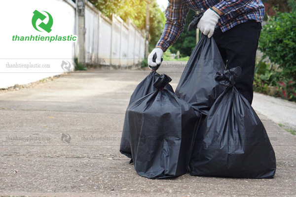 Túi rác size nhỏ giúp thu gom, phân loại rác gia đình