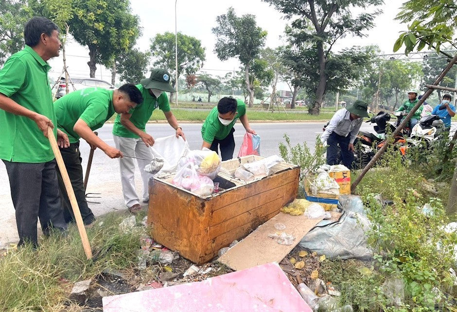 Tuyên truyền nâng cao ý thức cộng đồng là biện pháp cốt lõi để hạn chế rác thải nhựa.