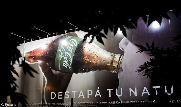 Vỏ chai PlantBottle của Coca-Cola Life làm từ thực vật và tái chế hoàn toàn